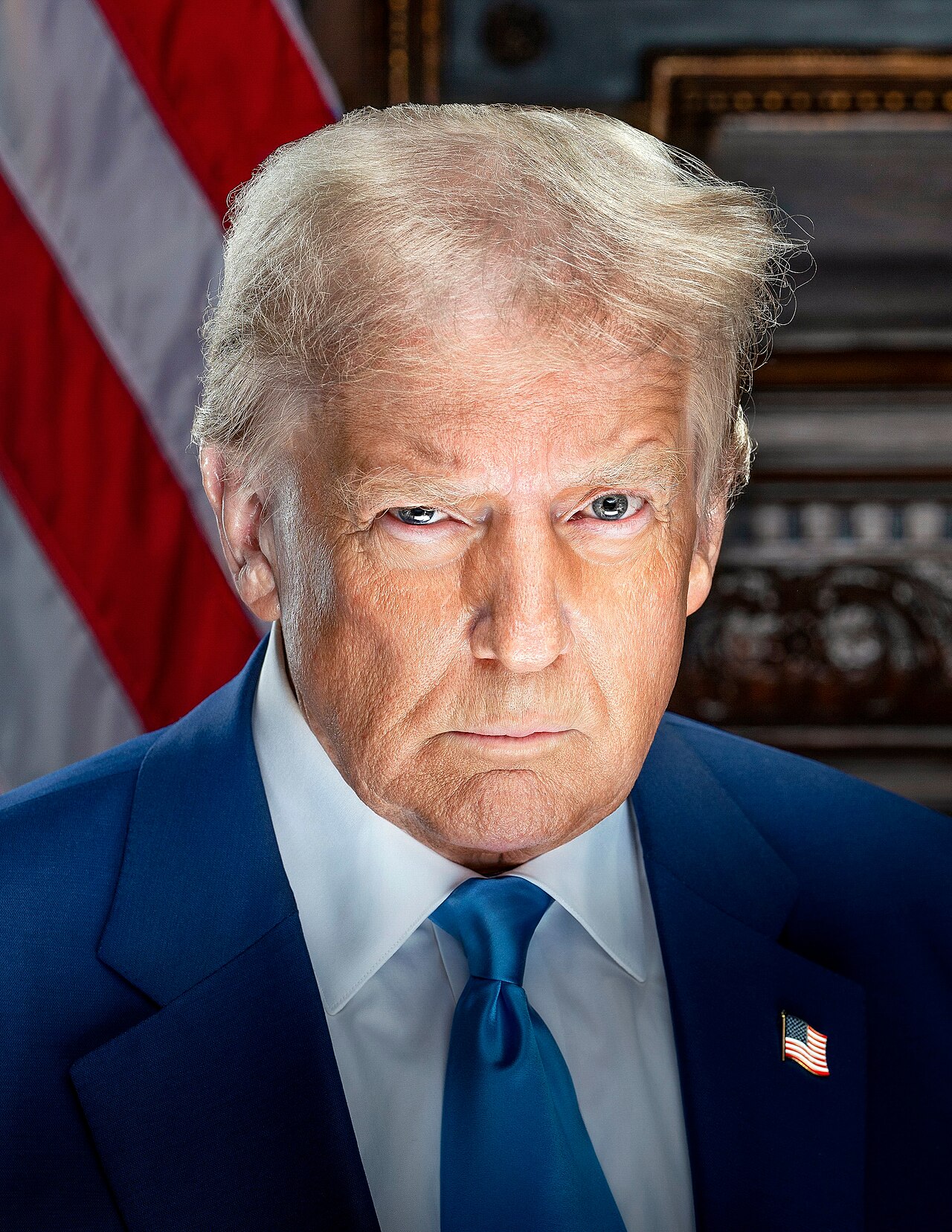 Official 2025 portrait of President Donald Trump
